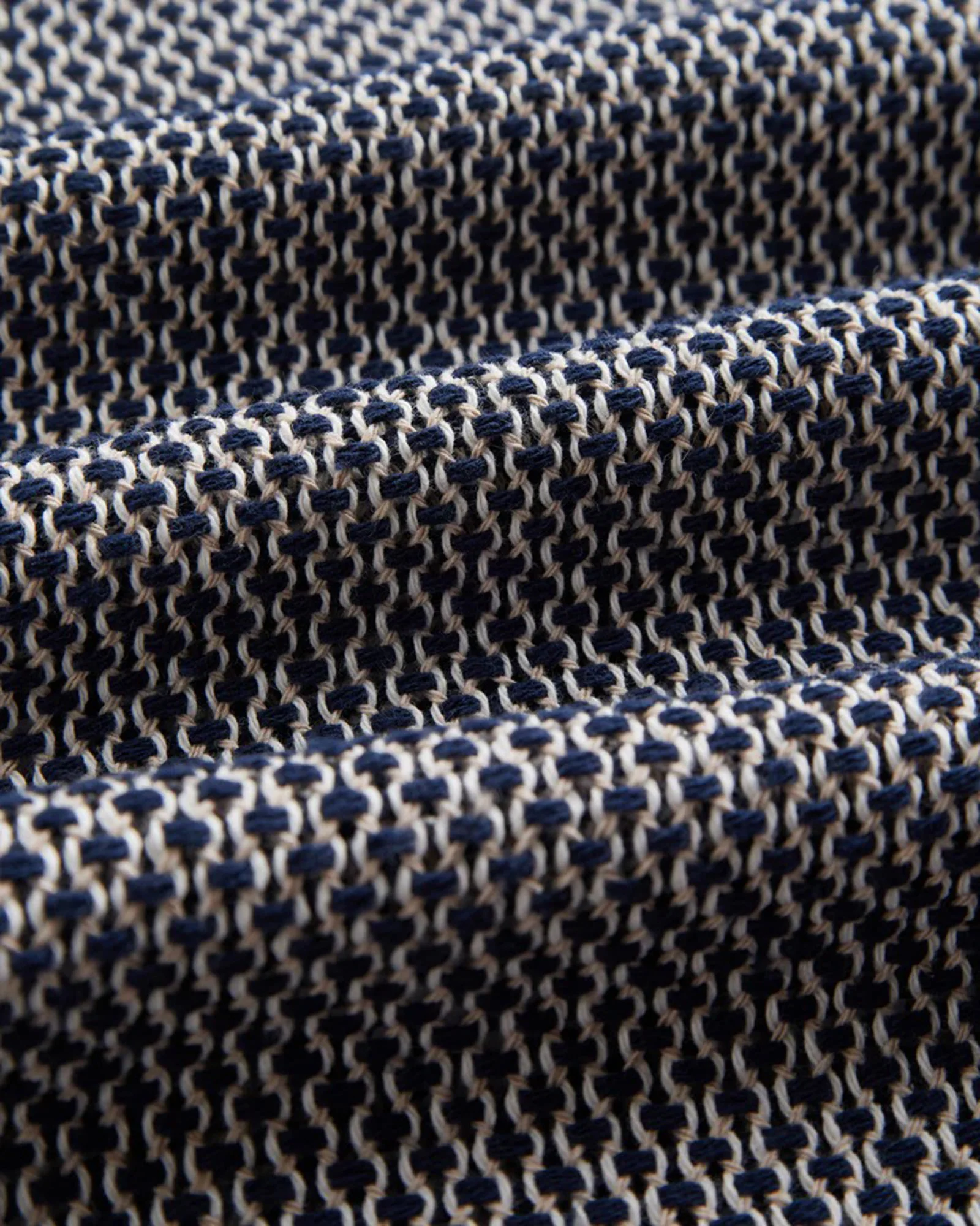 The Agora Shirt in Navy - Image 4