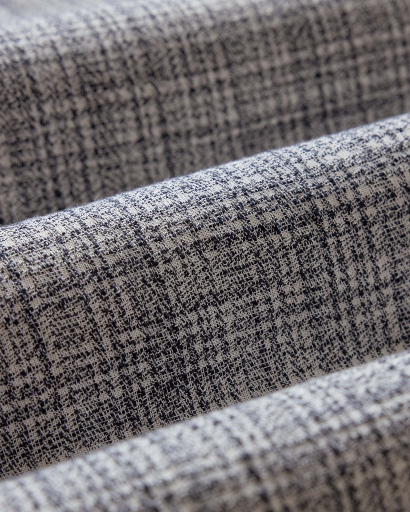 The Conrad Shirt in Cloud Cover Dobby - Image 5